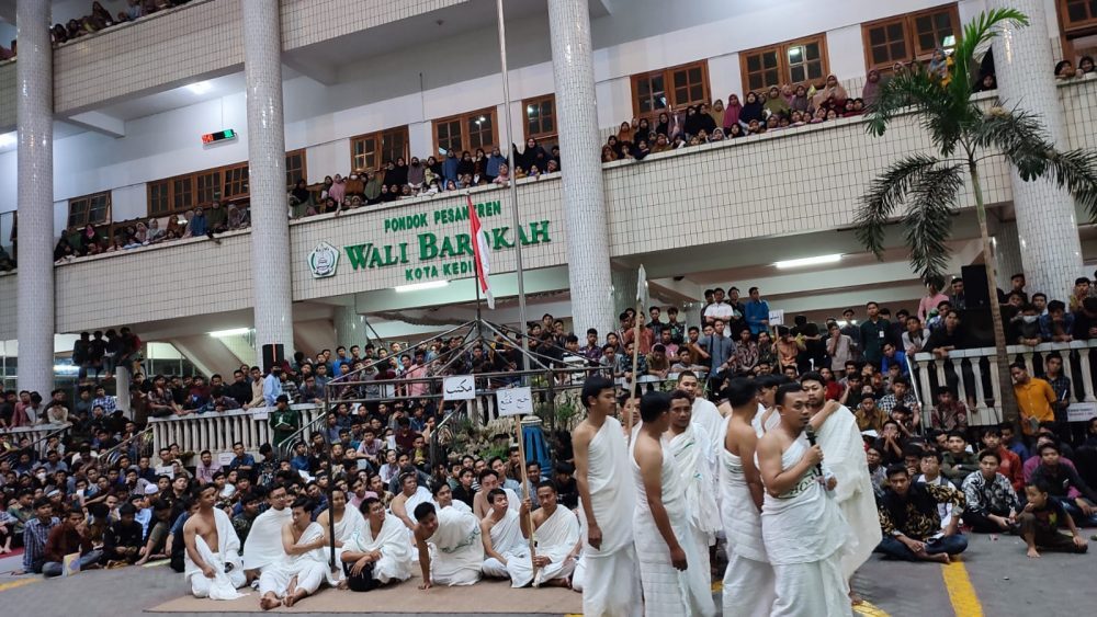 Ribuan Santri Pondok Pesantren Wali Barokah Kediri Ikuti Pelatihan Manasik Haji dan Umroh