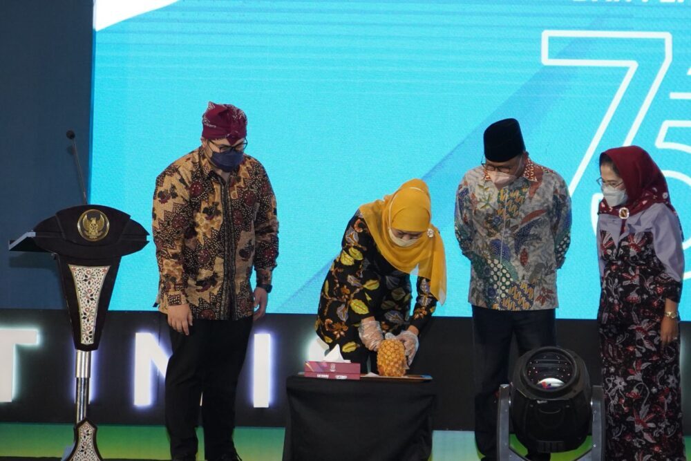 Bupati Kediri Sajikan Nanas Kelud, Gubernur Jatim Sebut Terlezat Se-Indonesia
