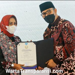 Ning Ita Terima Penghargaan Manggala Karya Kencana Tahun 2022 Ning Ita Terima Penghargaan Manggala Karya Kencana Tahun 2022