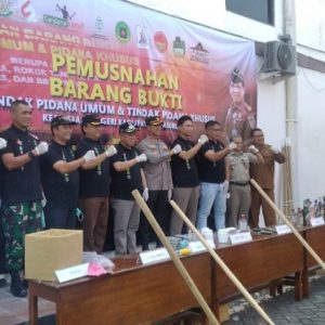 Kejari Kab.Pasuruan Musnahkan Barang Bukti Rp.3Milyar Kejari Kab.Pasuruan Musnahkan Barang Bukti Rp.3Milyar