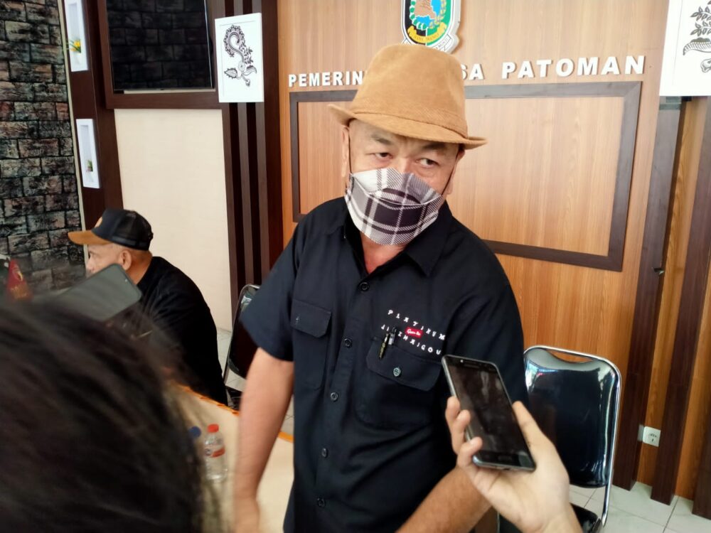 Warga Menolak Keberadaan Ternak Babi, Pemdes Patoman Beri Fasilitas Mediasi