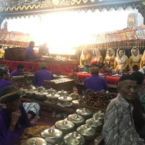 Eyang Wisnu Potret Sejahtera dan Adil, Eyang Semar Berjalan dengan Budi Pekerti Eyang Wisnu Potret Sejahtera dan Adil, Eyang Semar Berjalan dengan Budi Pekerti