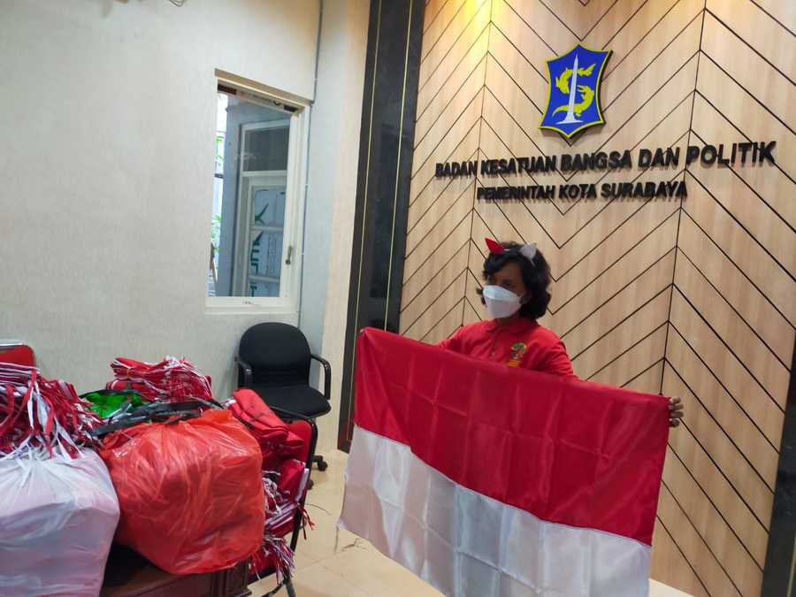 Pemkot Surabaya Bagikan Bendera Merah Putih secara Gratis