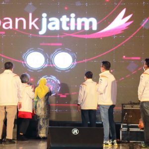 Gubernur Khofifah Optimis Bank Jatim Siap Hadapi Era Kompetisi Gubernur Khofifah Optimis Bank Jatim Siap Hadapi Era Kompetisi