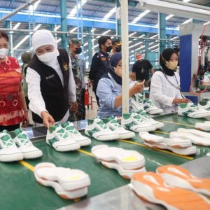 14.150 Pasang Sepatu Madiun Masuk Pasar China, Gubernur Khofifah: Ini Kabar Baik 14.150 Pasang Sepatu Madiun Masuk Pasar China, Gubernur Khofifah: Ini Kabar Baik
