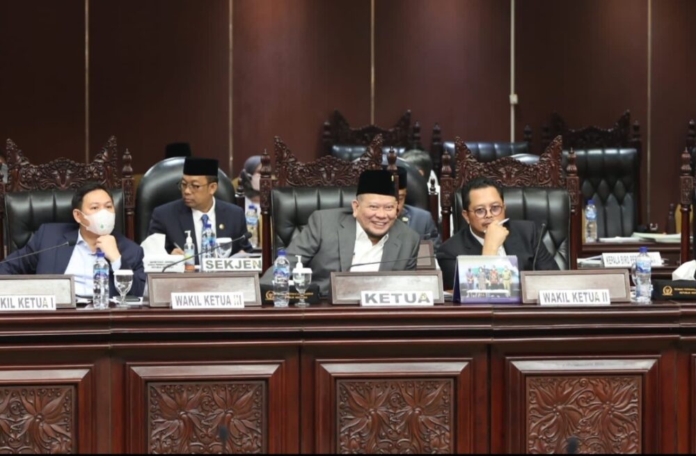 Sidang Paripurna ke-13 DPD RI Berlangsung Panas   