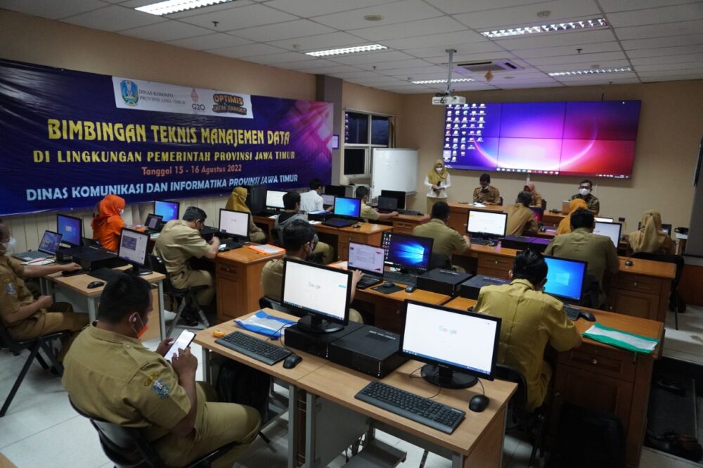 Tingkatkan Kualitas Manajemen Data, Diskominfo Jatim Gelar Bimtek Pengelola Data