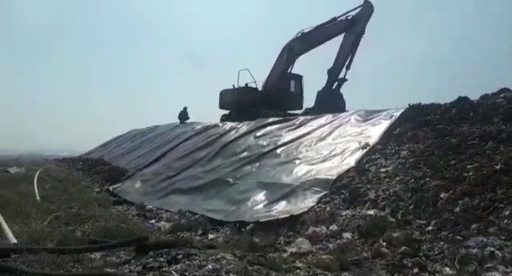 Jelang PD U-20, Pemkot Surabaya Pasang Geomembran Redam Bau Sampah GBT