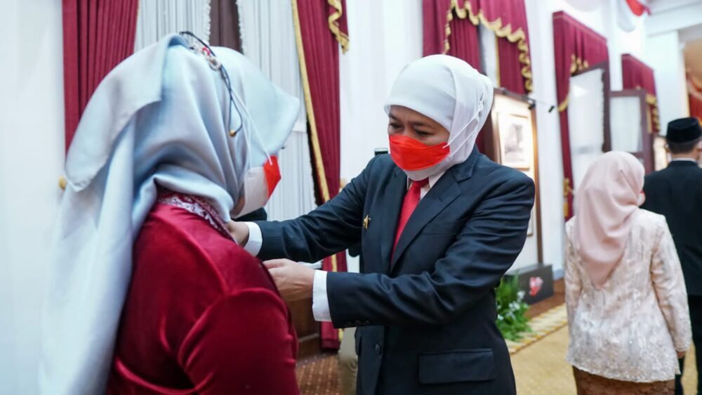 150 ASN Jatim Menerima Anugerah Satyalancana Karya Satya 2022