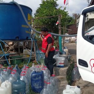 Ratusan Warga Jember Kesulitan Air Bersih Ratusan Warga Jember Kesulitan Air Bersih