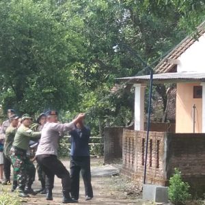 TNI AD dan Lintas Terkait Perbaiki Permukiman Warga Akibat Amukan Hidrometeorologi TNI AD dan Lintas Terkait Perbaiki Permukiman Warga Akibat Amukan Hidrometeorologi