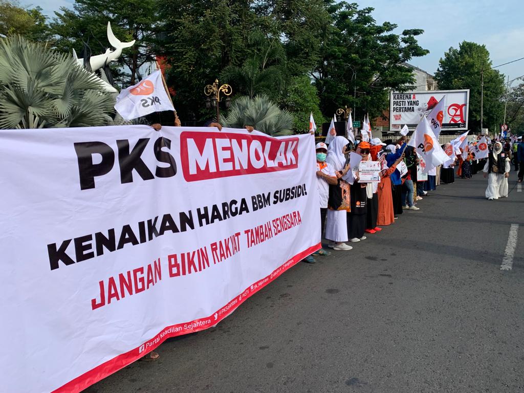 PKS Surabaya Gelar Aksi Flashmob : Tolak Kenaikan BBM