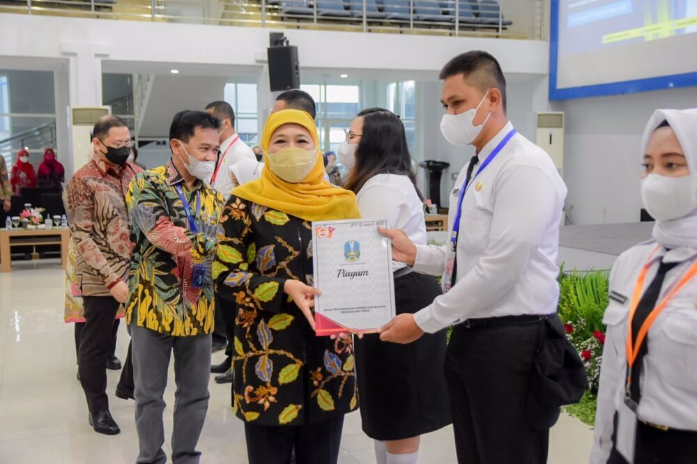 Gubernur Khofifah Tutup Latsar CPNS Golongan ll