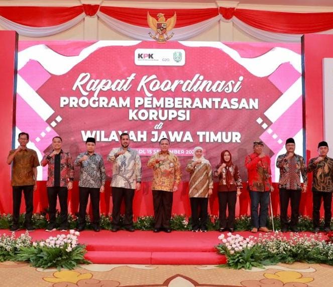 Gubernur Lantik Penyuluh Anti Korupsi Jatim Periode 2022-2024