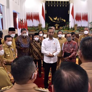 Presiden Minta Pemda tak Ragu Pakai APBD Menyelesaikan Persoalan Akibat Penyesuaian Harga BBM Presiden Minta Pemda tak Ragu Pakai APBD Menyelesaikan Persoalan Akibat Penyesuaian Harga BBM