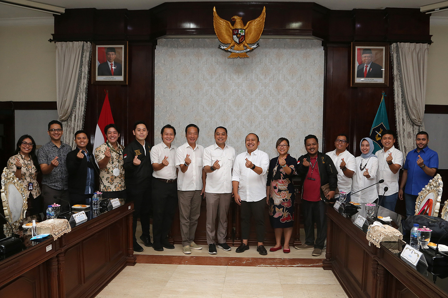 HIPMI, KADIN, dan Komunal Indonesia Bantu Modal Usaha untuk MBR Surabaya