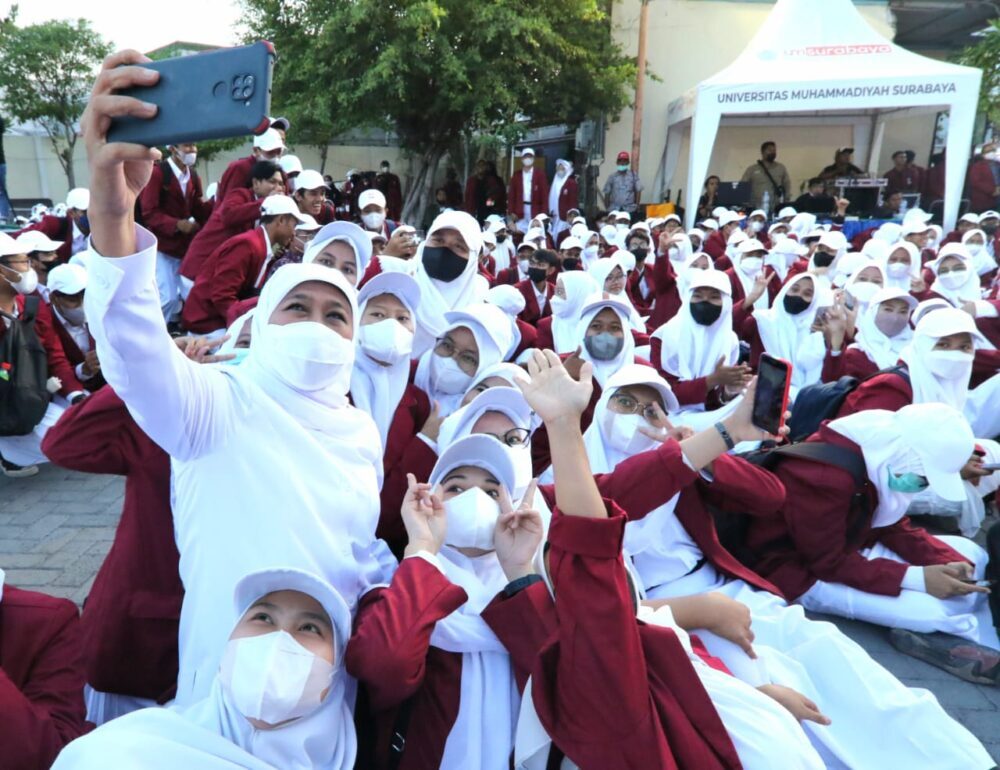 Gubernur Khofifah Beri Wejangan 2.035 Maba UMS