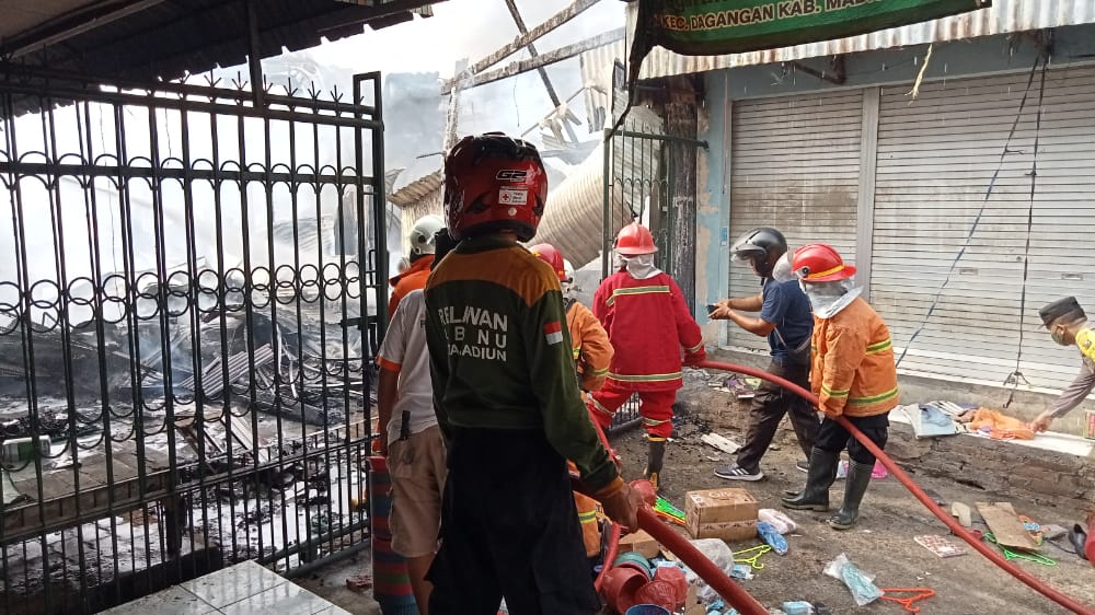Pasar Dungus Madiun Terbakar, Puluhan Kios Hangus