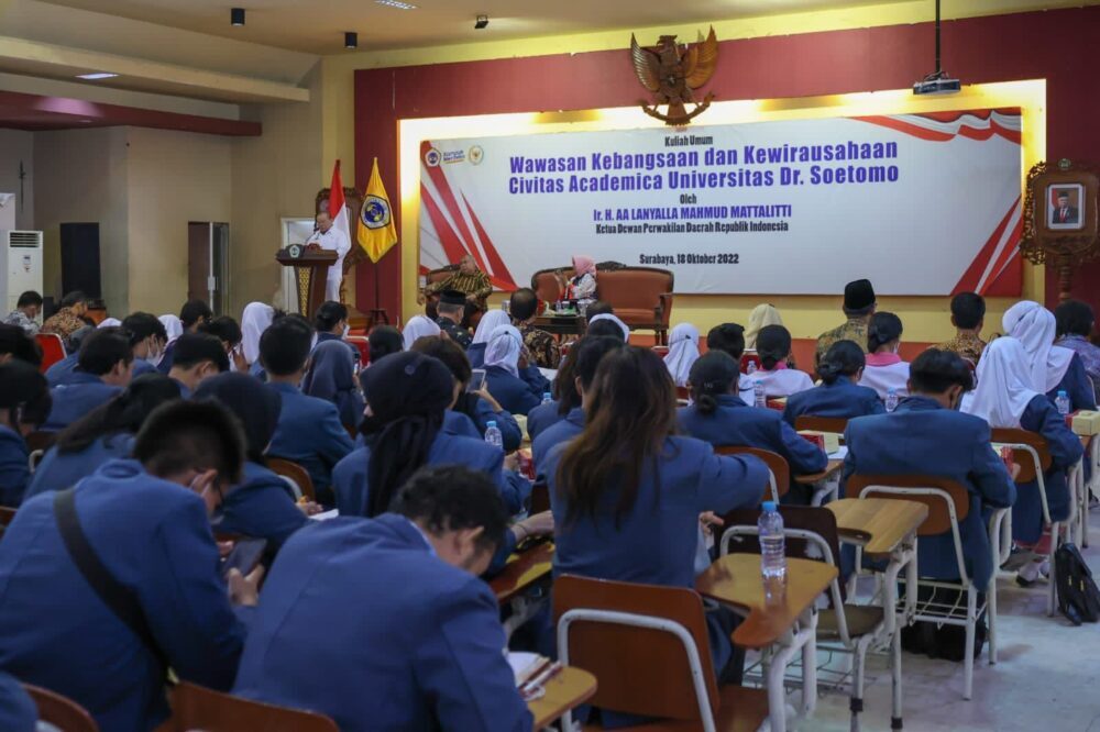 Beri Kuliah Umum di Unitomo, Ketua DPD RI Ungkap Kunci Utama Bangkitkan Perekonomian Indonesia