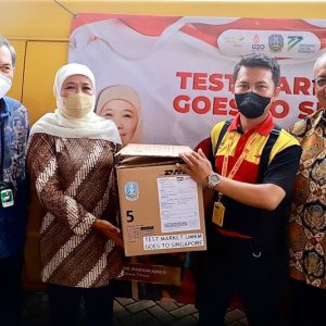 UMKM Jatim Go Global, Khofifah Lepas Produk Olahan Pangan ke Singapura UMKM Jatim Go Global, Khofifah Lepas Produk Olahan Pangan ke Singapura