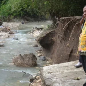 Serahkan Bantuan Musibah Blitar, Wakil Ketua Komisi Vl DPR M. Sarmuji:  Jatim Selatan Perlu Perhatian Khusus