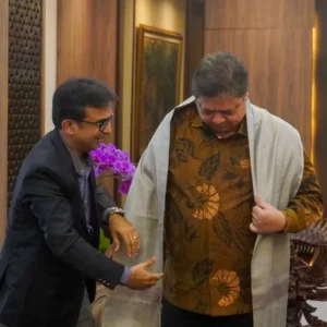 Menko Airlangga Terima Langsung Priyadarshni Academy Global Award Menko Airlangga Terima Langsung Priyadarshni Academy Global Award