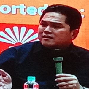 Erick Tohir dan Hudijono Hadiri Talkshow Ekonomi PSMTI Jatim Erick Tohir dan Hudijono Hadiri Talkshow Ekonomi PSMTI Jatim
