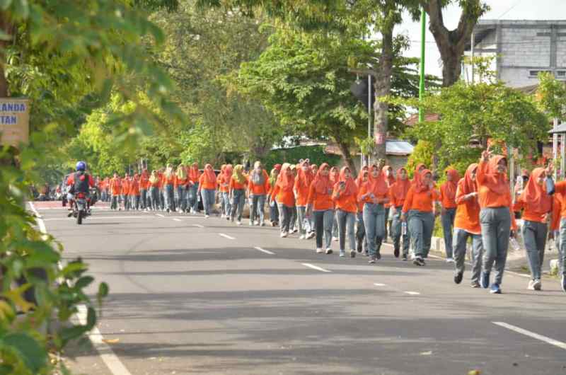 Rangkaian HUT Ke-38 SMA 2 Magetan Gelar Jalan Sehat