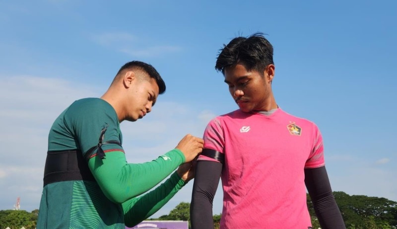 Turut Berkabung, Pemain Persik Kediri Gelar Doa Bersama dan Gunakan Pita Hitam