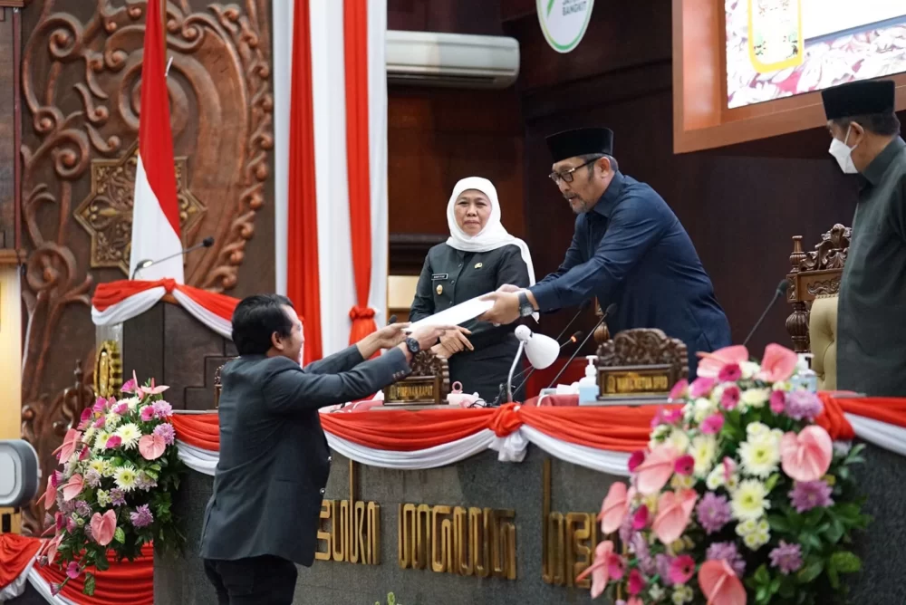 Empat Raperda Inisiatif DPRD Jatim Disahkan