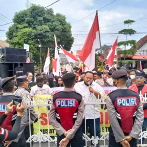 Puskaptis Kembali Gelar Aksi Damai Di Kantor Kejari dan Kantor Bupati Banyuwangi