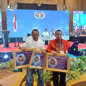 PWI Jatim Hatrick Penghargaan PWI Jatim Hatrick Penghargaan