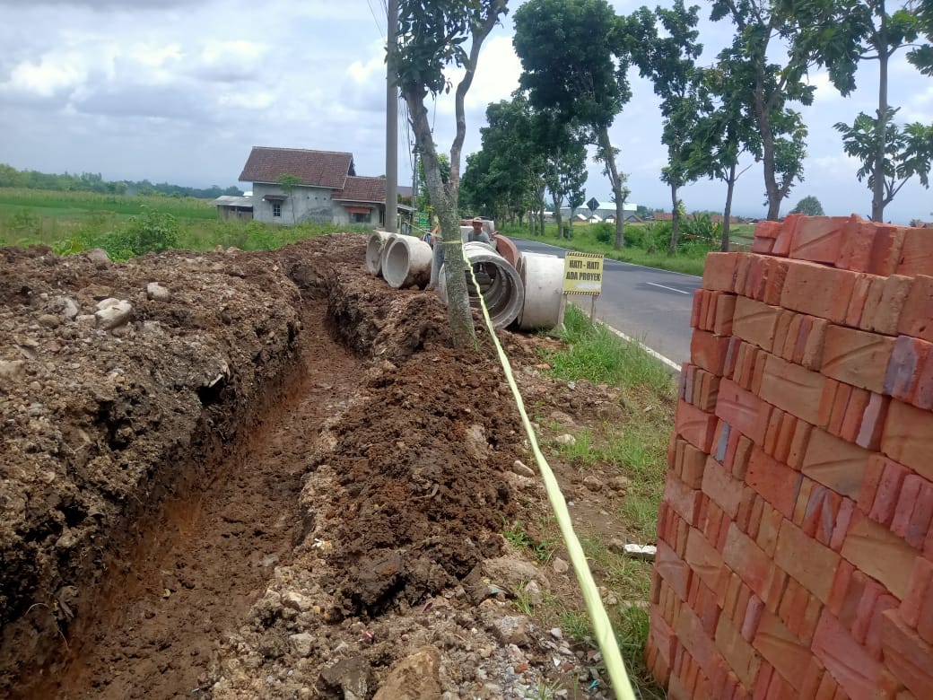 Sering Terjadi Genangan Air Cipta Karya Bangun Drainase di Depan Rest Area Cepoko