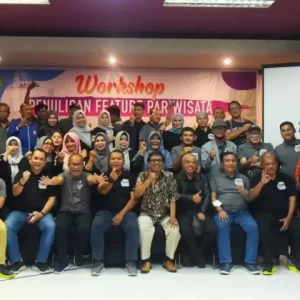 SMSI Riau Gelar Workshop Penulisan Feature Pariwisata SMSI Riau Gelar Workshop Penulisan Feature Pariwisata