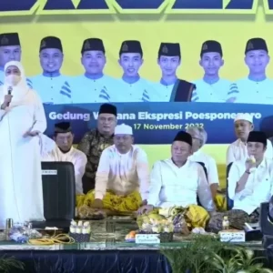 Ribuan Masyarakat Hadir, Khofifah Takjub Saksikan Golkar Bersholawat