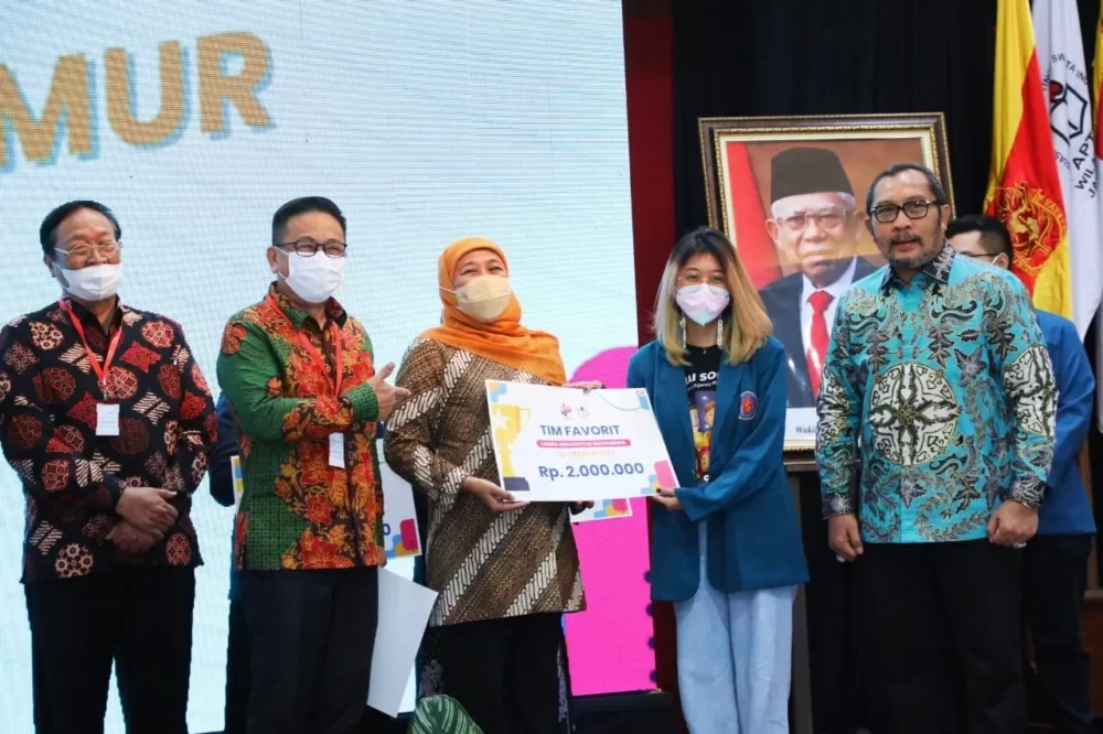 Rektor UBAYA Benny Lianto, Tokoh Nasional Itu Khofifah Indar Parawansa