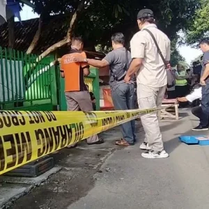 Diduga Dibunuh, Wanita Tersungkur Bersimbah Darah di Trotoar Gegerkan Warga Diduga Dibunuh, Wanita Tersungkur Bersimbah Darah di Trotoar Gegerkan Warga