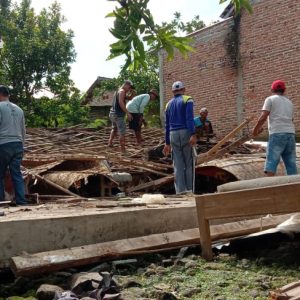 Rumah Reot Janda Renta di Madiun, Diambyarkan Hujan Ringan