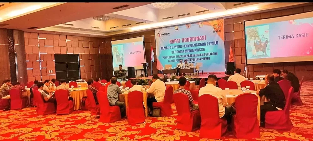 Media Massa Sebagai Guru Politik, Juga Sumber Kegaduhan Publik