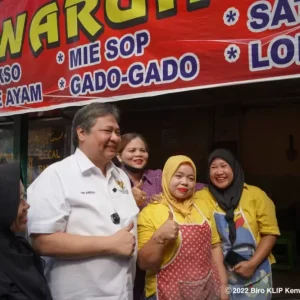 Di Medan, Menko Airlangga Bagikan KUR dan Pantau Harga Pasar Di Medan, Menko Airlangga Bagikan KUR dan Pantau Harga Pasar