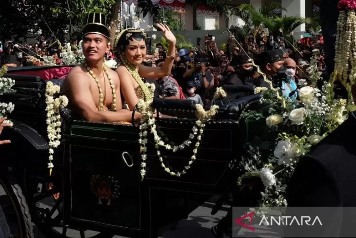 Kaesang Pangarep dan Erina Sumringah Kaesang Pangarep dan Erina Sumringah