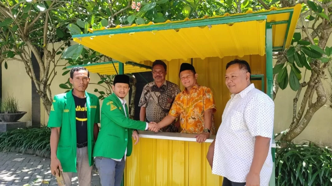 M. Sarmuji Serahkan Gerobak UMKM untuk Seluruh PAC ANSOR Kabupaten Kediri