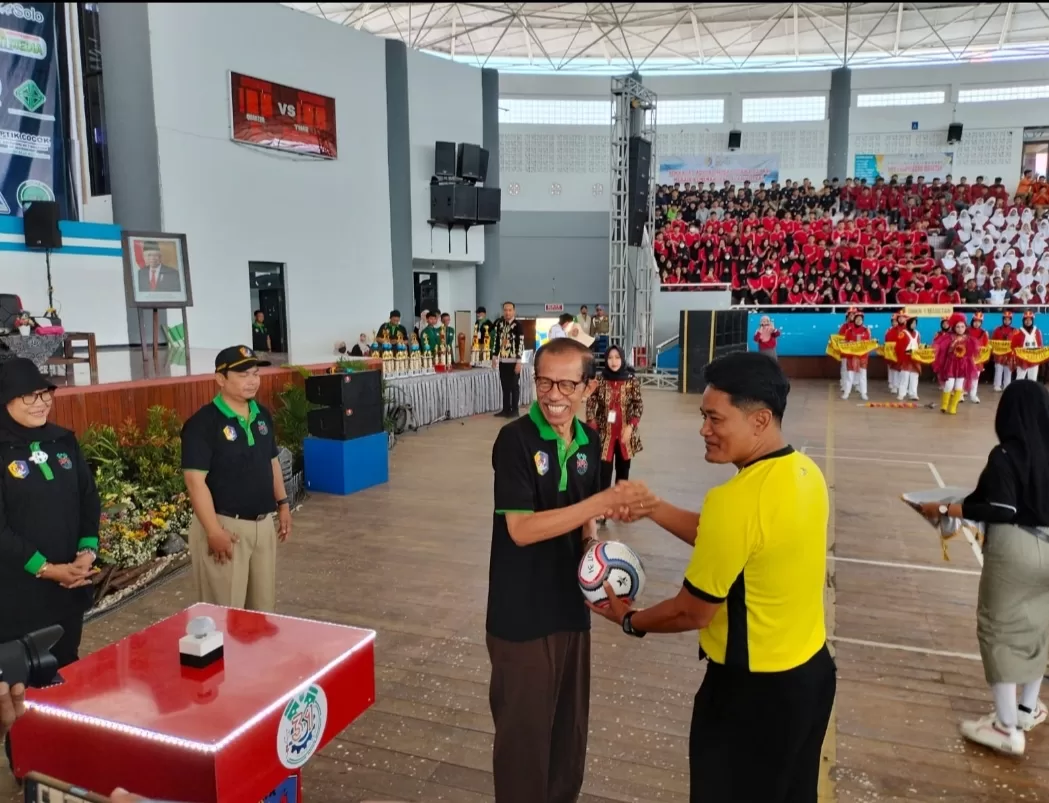 Bupati Magetan Buka Turnamen Futsal Bupati CUP VI Dalam HUT SMK Yosonegoro ke 31