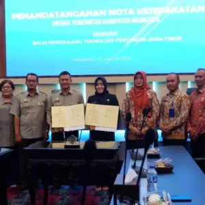 Kendalikan Swasembada Pangan Bupati Ikfina Jalin Kerjasama dengan BPTP Jatim Kendalikan Swasembada Pangan Bupati Ikfina Jalin Kerjasama dengan BPTP Jatim