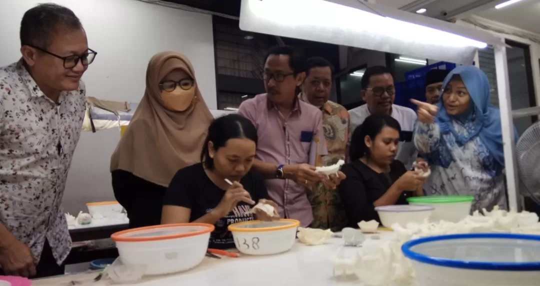 Anggota Komisi C Baktiono Sidak ke Rumah Pencucian Sarang Walet