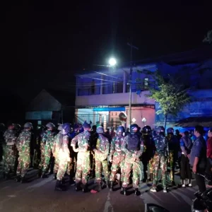 Bentrok Pendekar Silat di Madiun, Seorang Pendekar Terluka Sajam dan Rusak 2 Unit Mobil Bentrok Pendekar Silat di Madiun, Seorang Pendekar Terluka Sajam dan Rusak 2 Unit Mobil