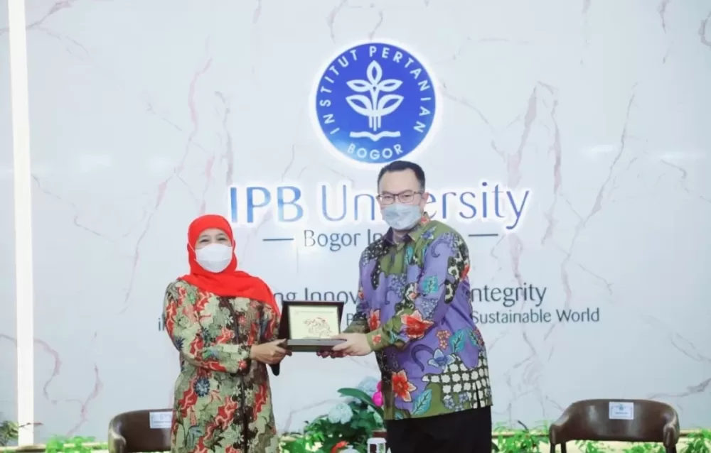 Hadiri Pelantikan Rektor IPB, Khofifah Jajaki Kerjasama Sektor Pertanian Dan Pengembangan Desa
