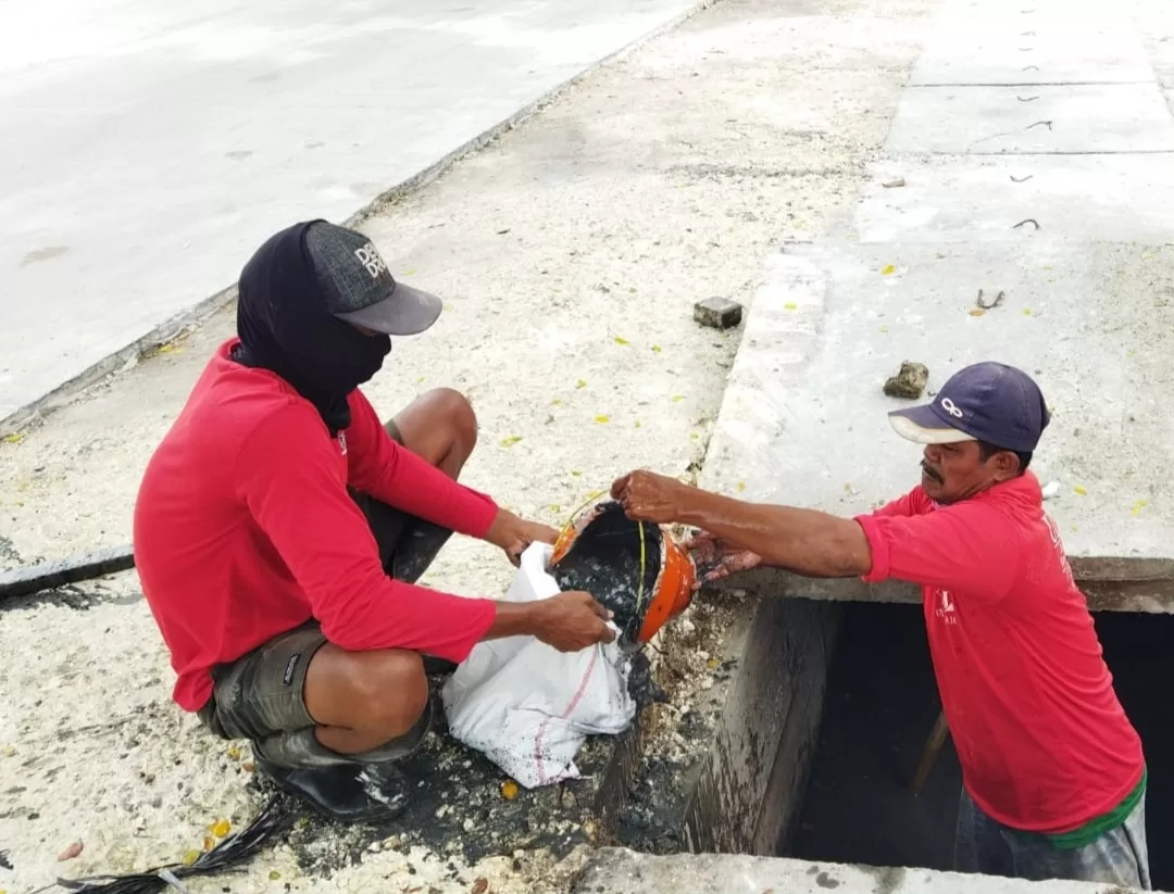 Agar Warga Nyaman, Pemkab Bojonegoro Bersihkan U-Ditch dan Trotoar secara Berkala