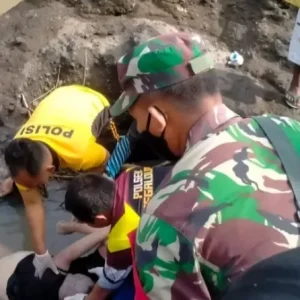 Hendak Buang Air Besar Warga Temukan Mayat Mengapung Di Sungai
