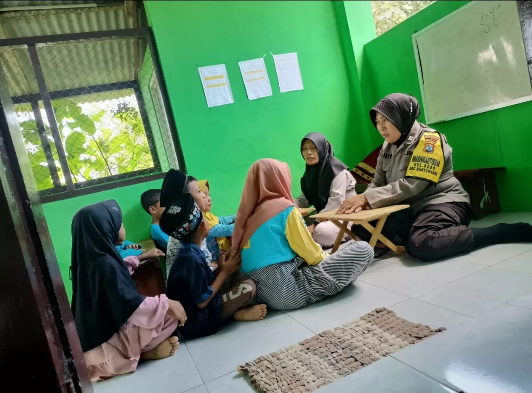 Tak Lelah, Lepas Dinas Aiptu Ririn Nurfiah Jadi Guru Ngaji